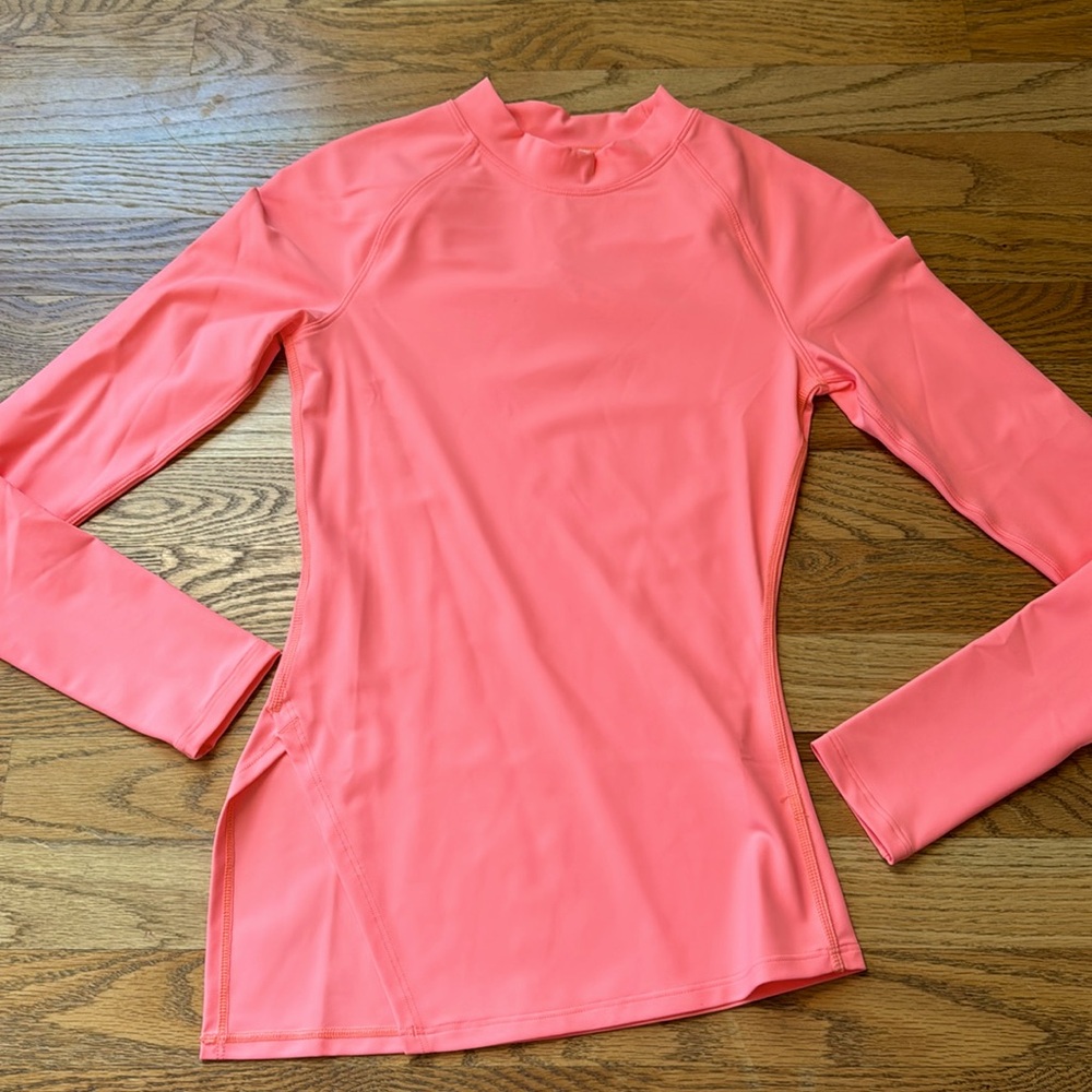 Lululemon long sleeve with cute side opening. Never worn no tags.